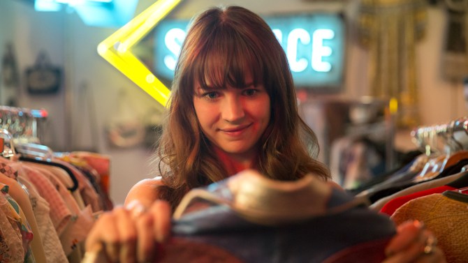 7 looks de Girlboss que vão te deixar louca para ver a série