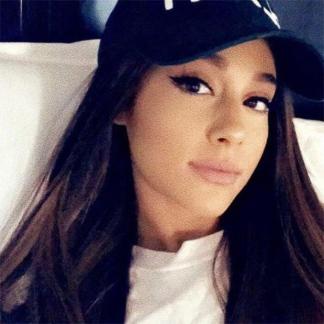 Ariana Grande anuncia novo show em Manchester: “Não vamos parar”