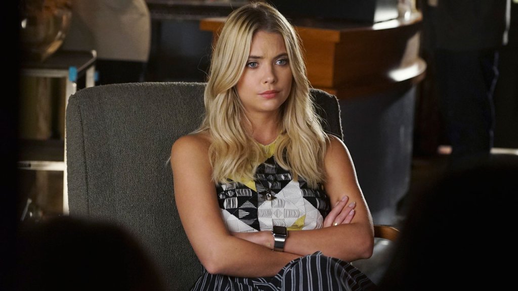 Ashley Benson contou qual casal de PLL não vai terminar junto