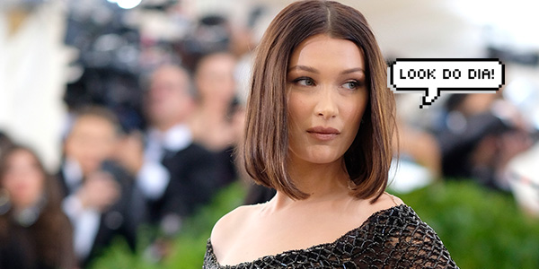 Look do Dia: Bella Hadid apostou em outra calça jeans diferentona