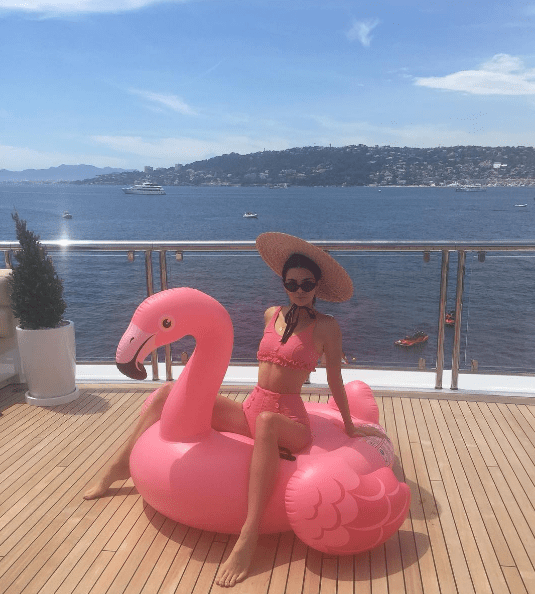 Tá todo mundo amando o biquíni retrô da Kendall Jenner