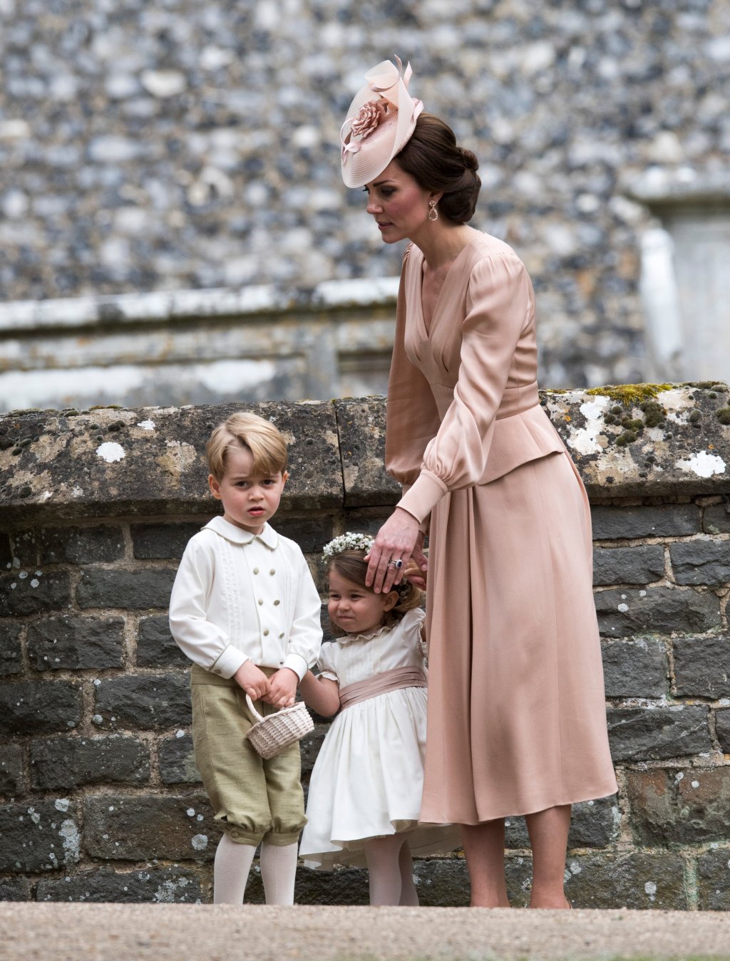 Príncipe George chora ao levar bronca de Kate Middleton