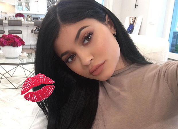 Kylie Jenner lança kits de batons especiais para a volta às aulas