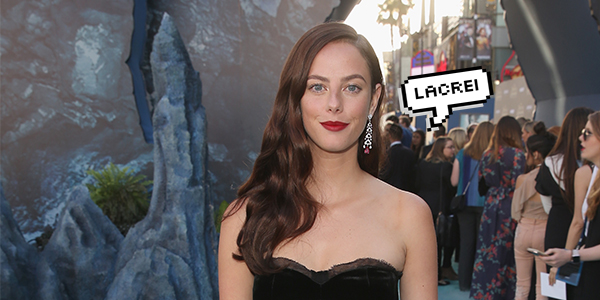 Look do dia: Kaya Scodelario apostou em vestido sereia arrasador
