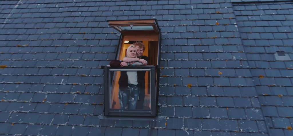 Você reparou neste detalhe no clipe de Galway Girl do Ed Sheeran?