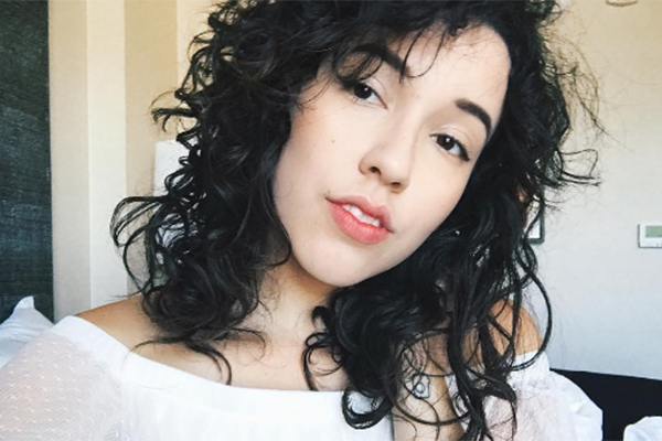 Cachos iluminados: Bruna Vieira fez mechas mais claras no cabelo