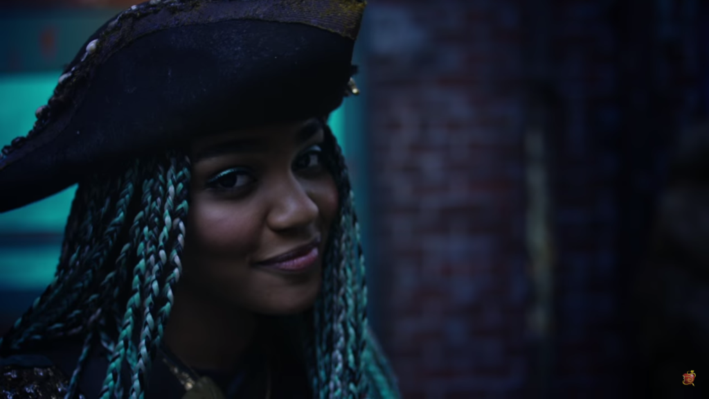 china-mcclain-canta-nova-musica-descendentes-2