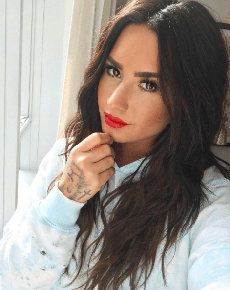 Documentário sobre trajetória de Demi Lovato ganha teaser