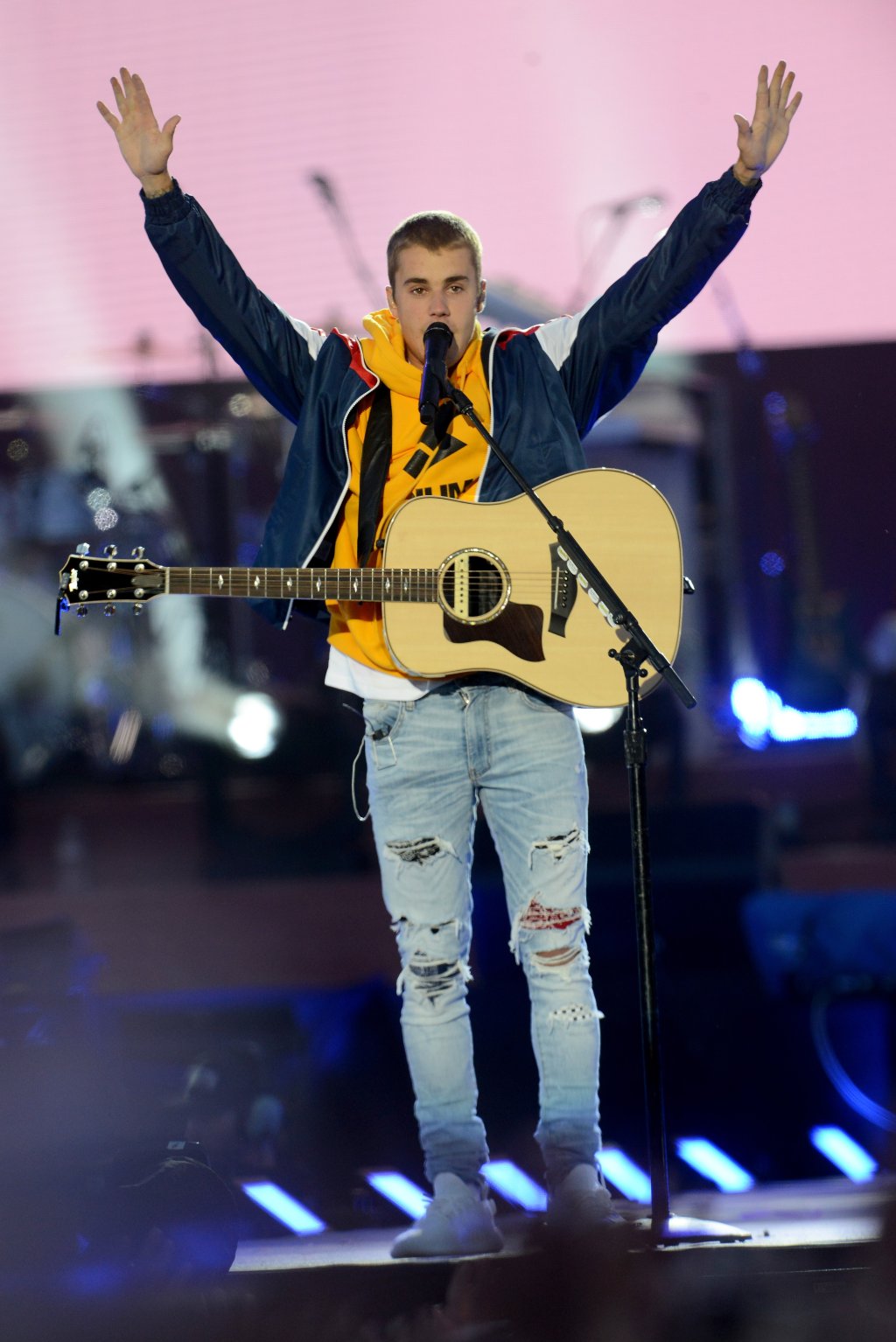 Justin Bieber se recusa a cantar Despacito e quase leva na cara