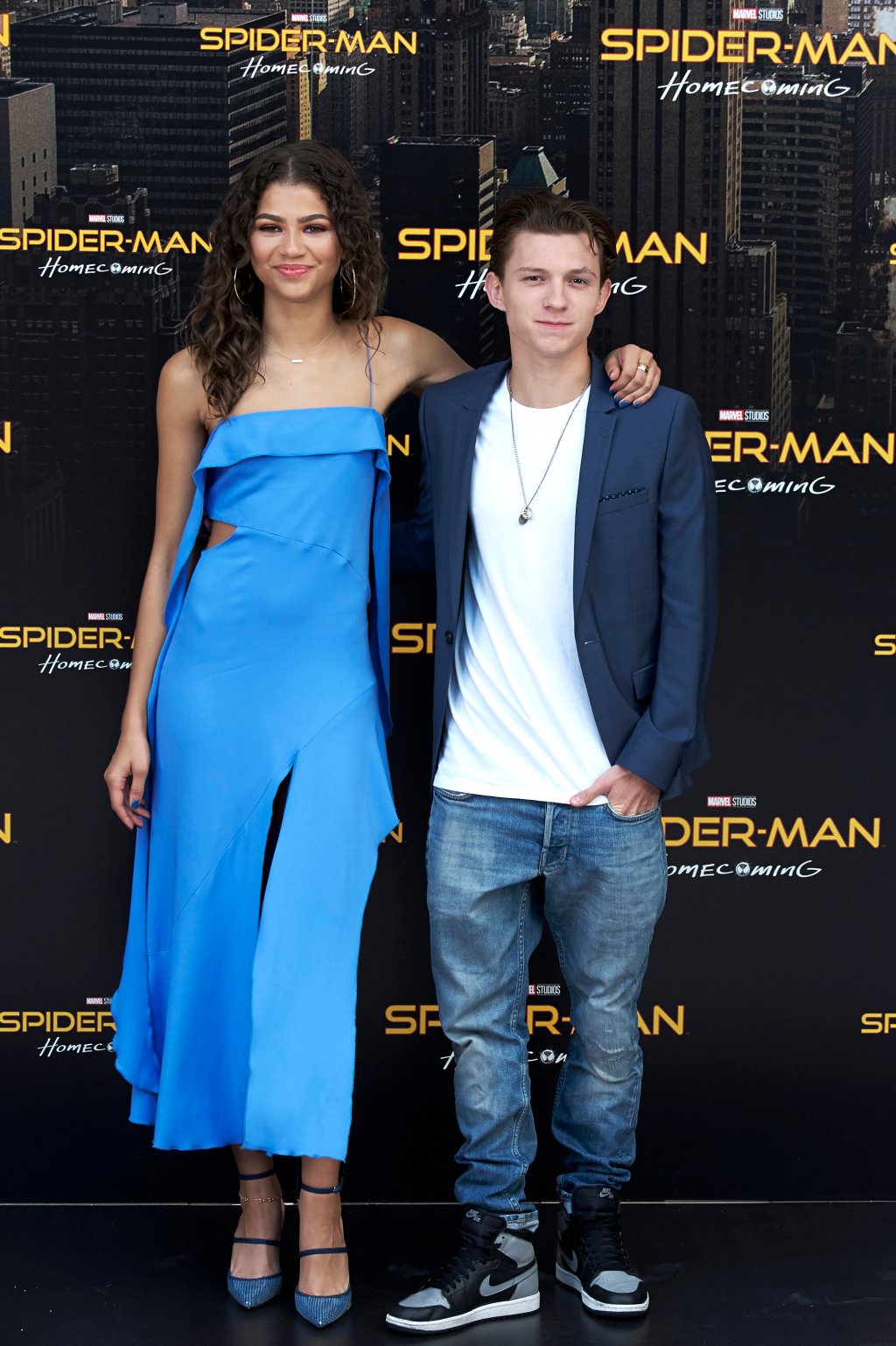 Tom Holland, o Homem-Aranha, lacrou usando uma jaqueta da Zendaya