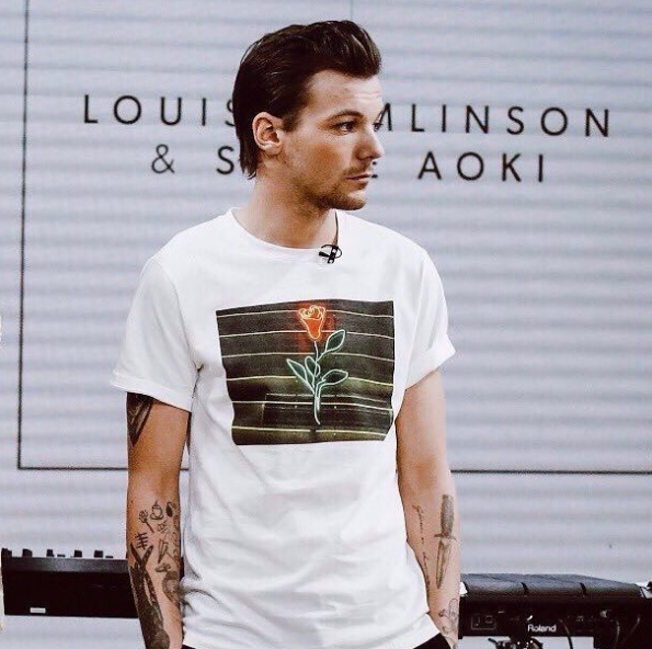 Louis Tomlinson rebate matéria sobre drogas e sexo gay no One Direction