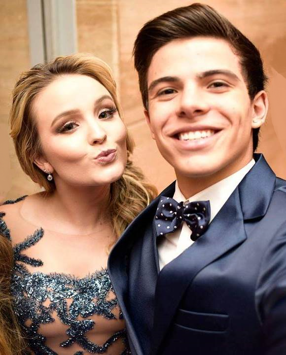 Larissa Manoela entrega que seu 1º beijo foi com Thomaz Costa