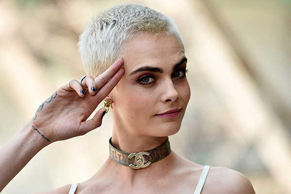 24 vezes que Cara Delevingne arrasou com seu cabelo!