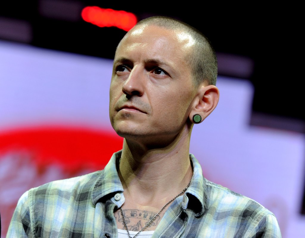 Famosos lamentam a morte de Chester Bennington, do Linkin Park