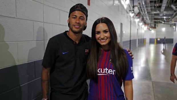 Demi Lovato se encontra com Neymar após vitória do Barcelona