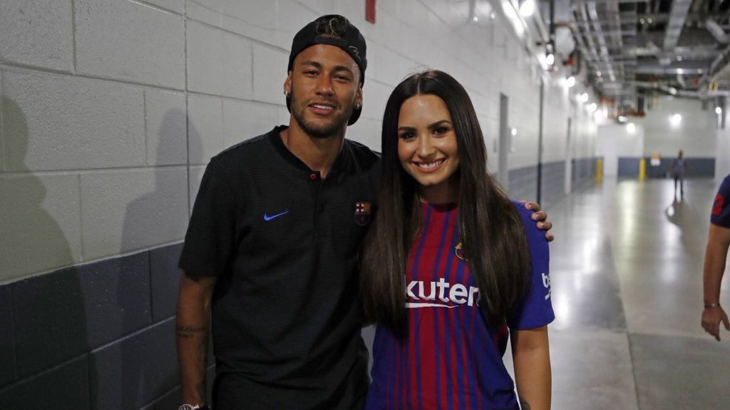 Demi Lovato e Neymar são vistos juntos em show nos EUA