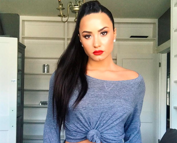 Demi Lovato presenteia fãs via DM com trecho de novo single