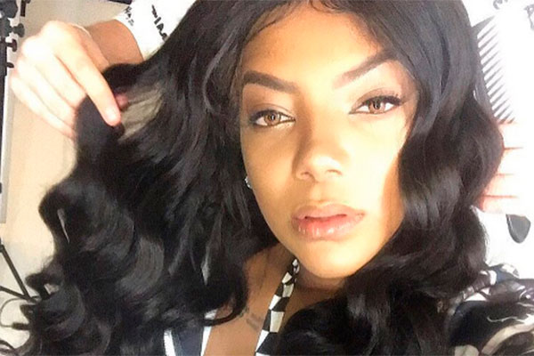 Ludmilla aparece de cabelo curto (loiro!) e é comparada a Rihanna