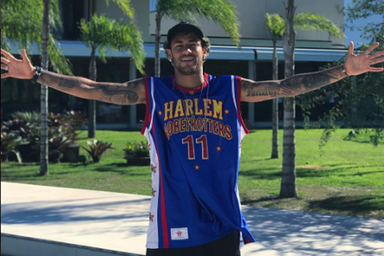 Neymar faz suspense e depois mostra novo corte de cabelo no Insta