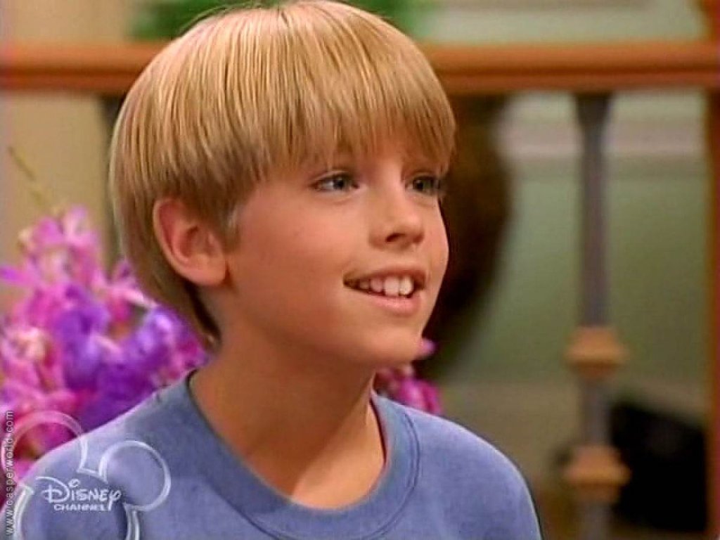 A tia desta menina é igualzinha ao Cole Sprouse em Zack e Cody