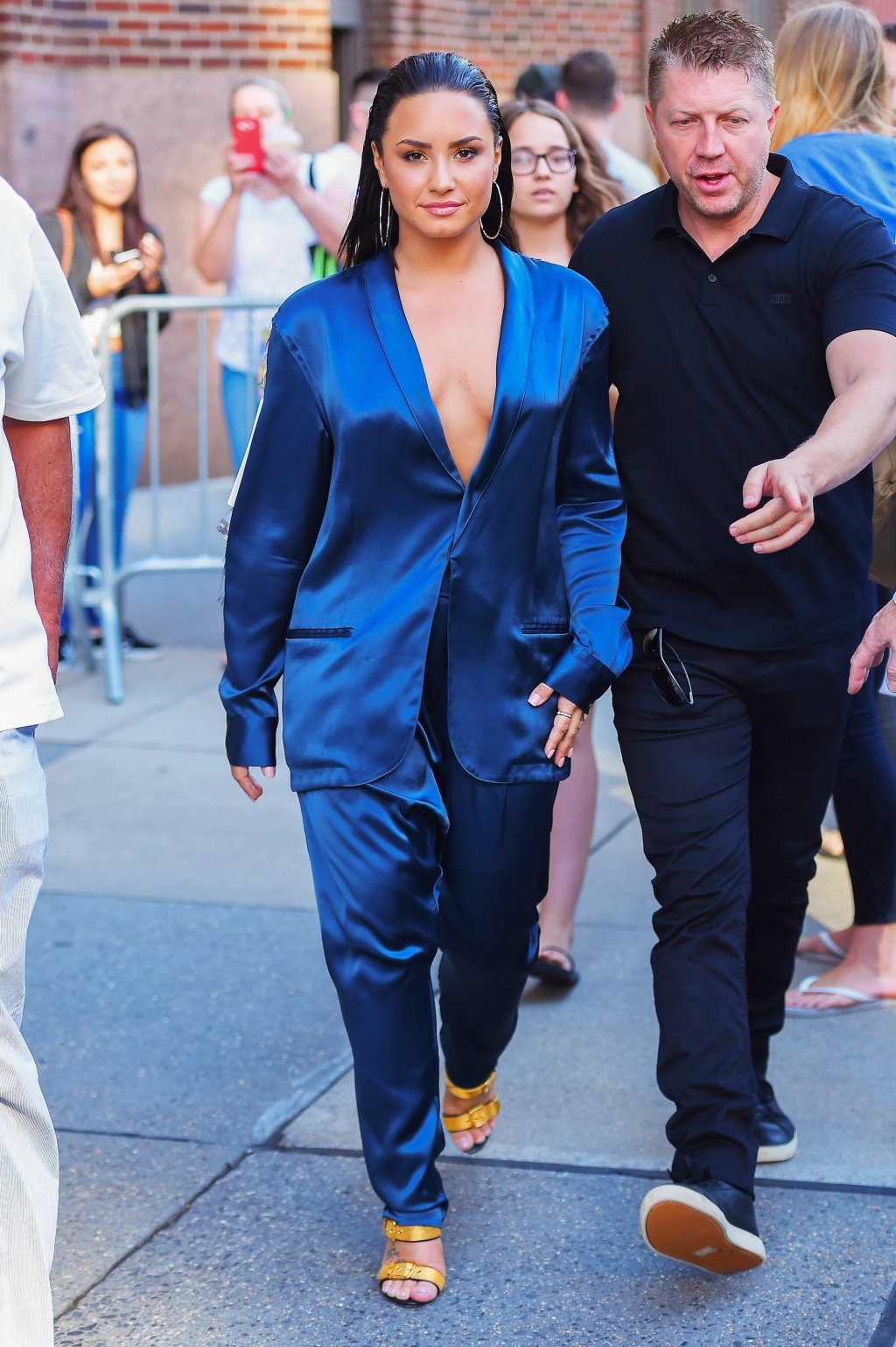 Look do Dia: Demi Lovato apostou em um conjuntinho lacrador!