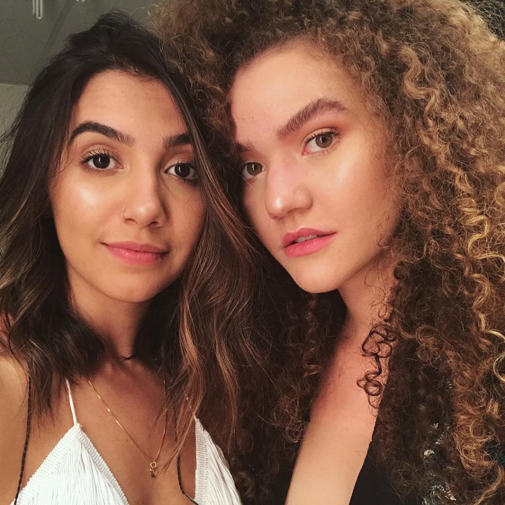 Anavitória cai do palco no Música Boa e zoa: “caí de amores”