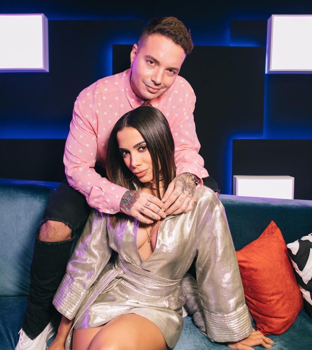 Anitta recebe J. Balvin e outros famosos em festona na sua casa
