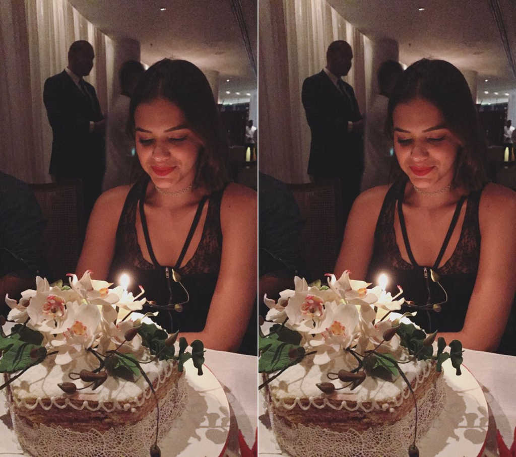 Bruna Marquezine faz pré-festa em hotel para comemorar 22 anos