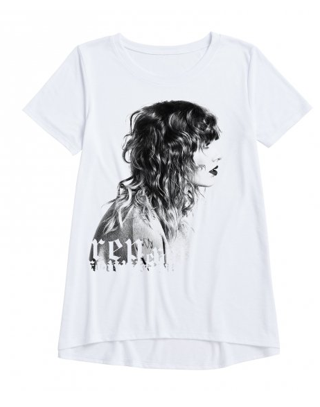 Essa camiseta também custa U$45 (aproximadamente, R$ 142). Essa camiseta também custa U$45 (aproximadamente, R$ 142).