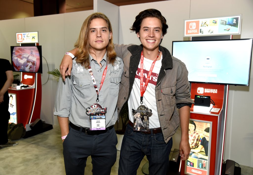 O pai de Cole e Dylan Sprouse é quase um terceiro gêmeo