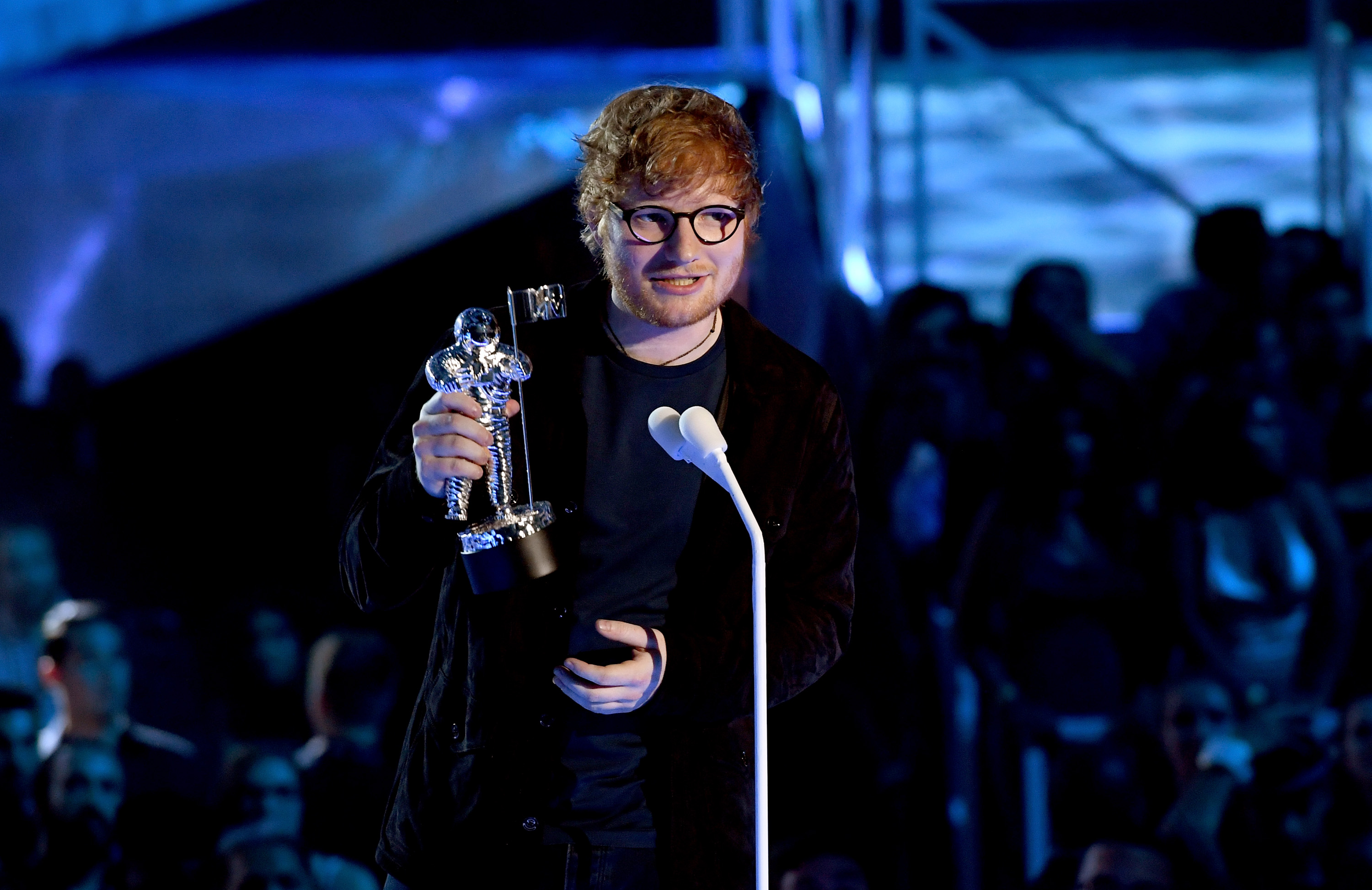 ed-sheeran-artista-do-ano-vma-2017