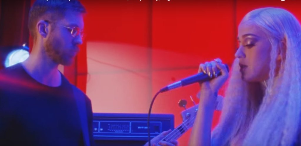 Calvin Harris lança novo clipe de Feels com Katy Perry e Pharrell
