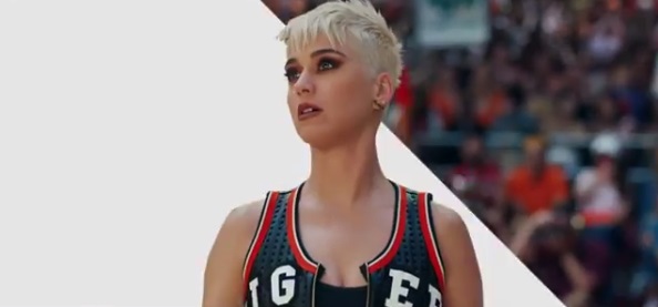 Katy Perry está muito zoeira no teaser de Swish Swish