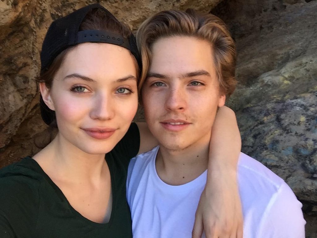 Namorada de Dylan Sprouse expõe traição após 3 anos de namoro