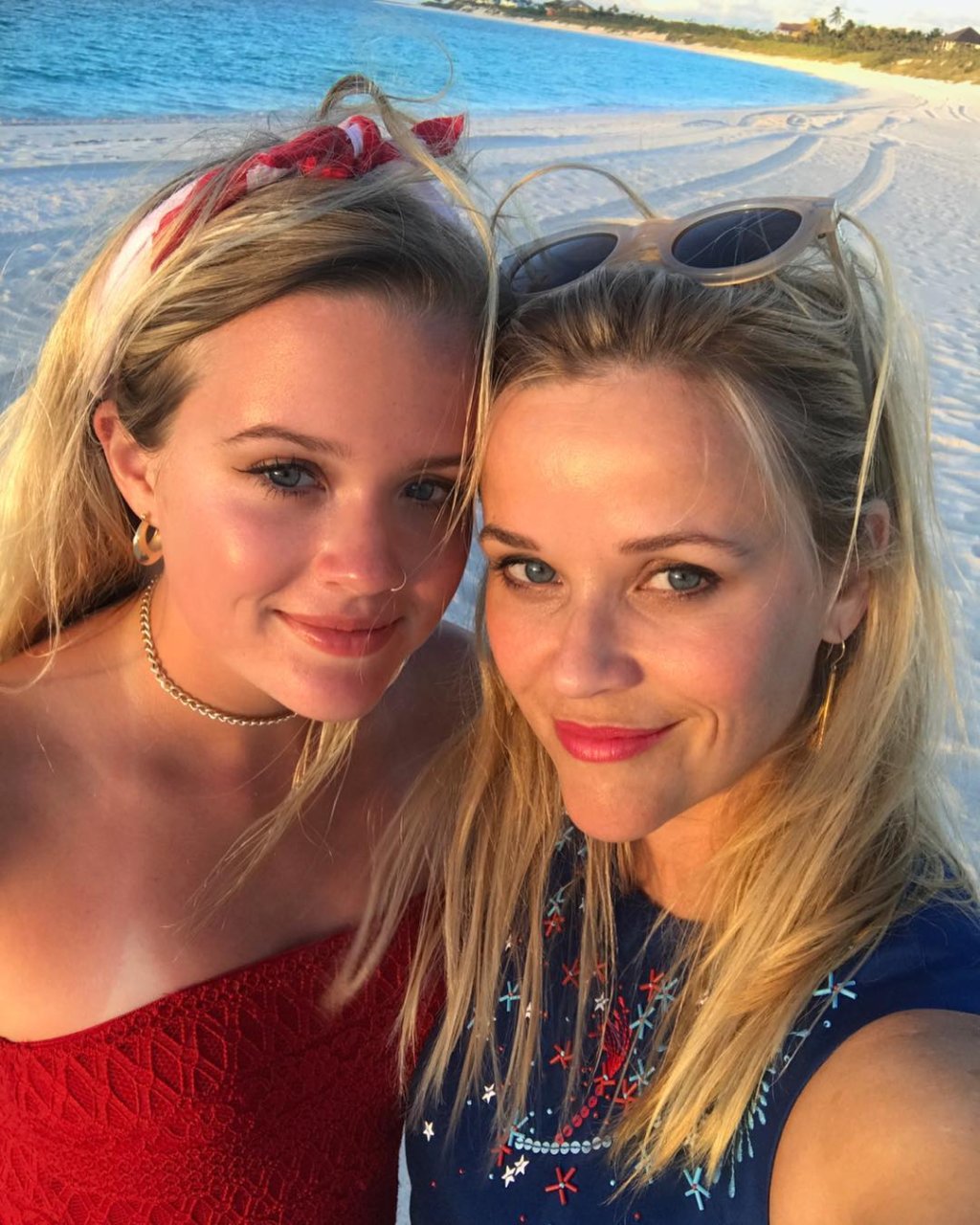 Filha de Reese Witherspoon arranja emprego em pizzaria