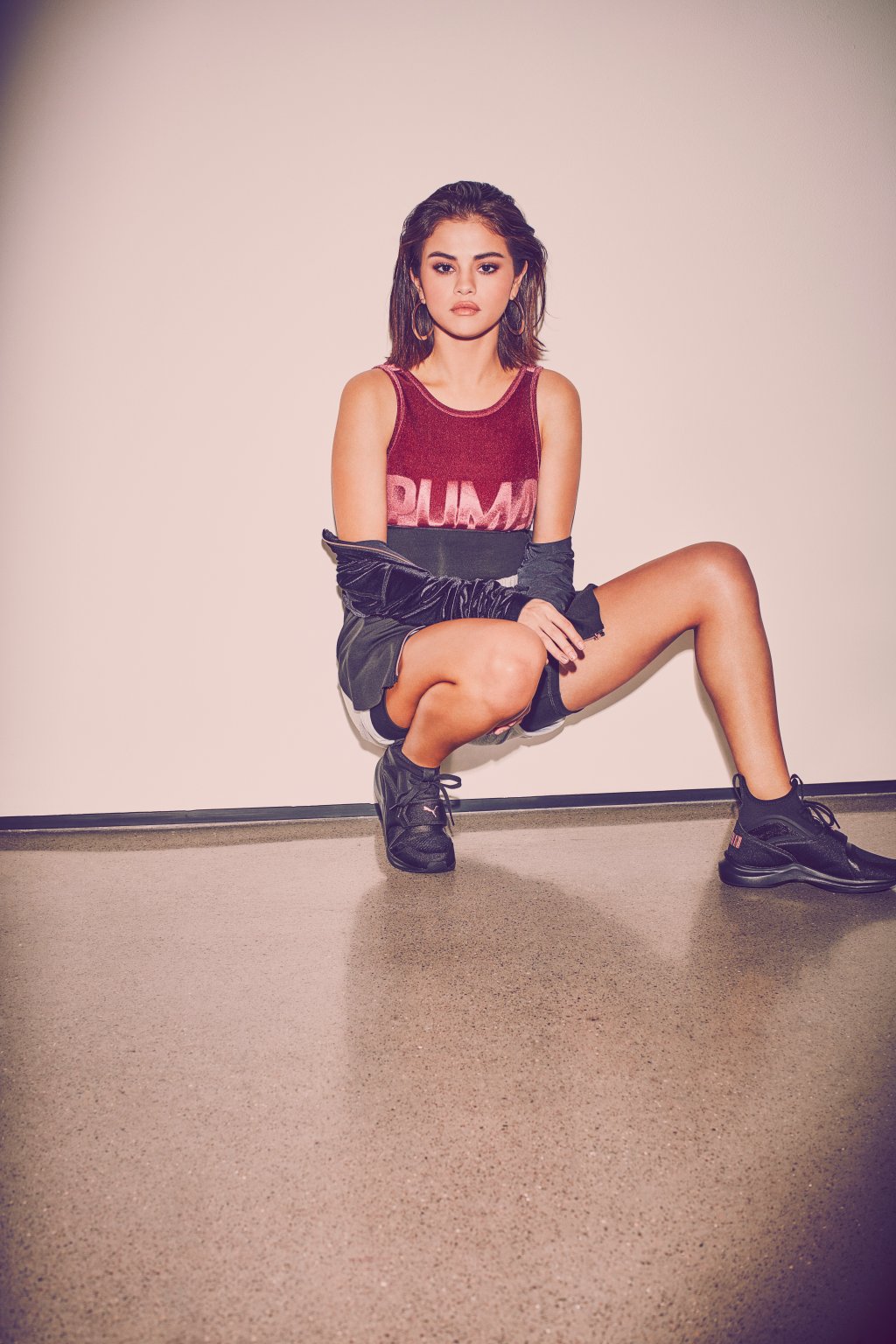 Selena Gomez estrela campanha do Phenom, novo tênis da Puma