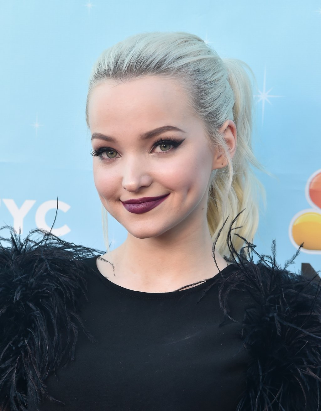 Será? Dove Cameron posta outra pista de que estará em Riverdale