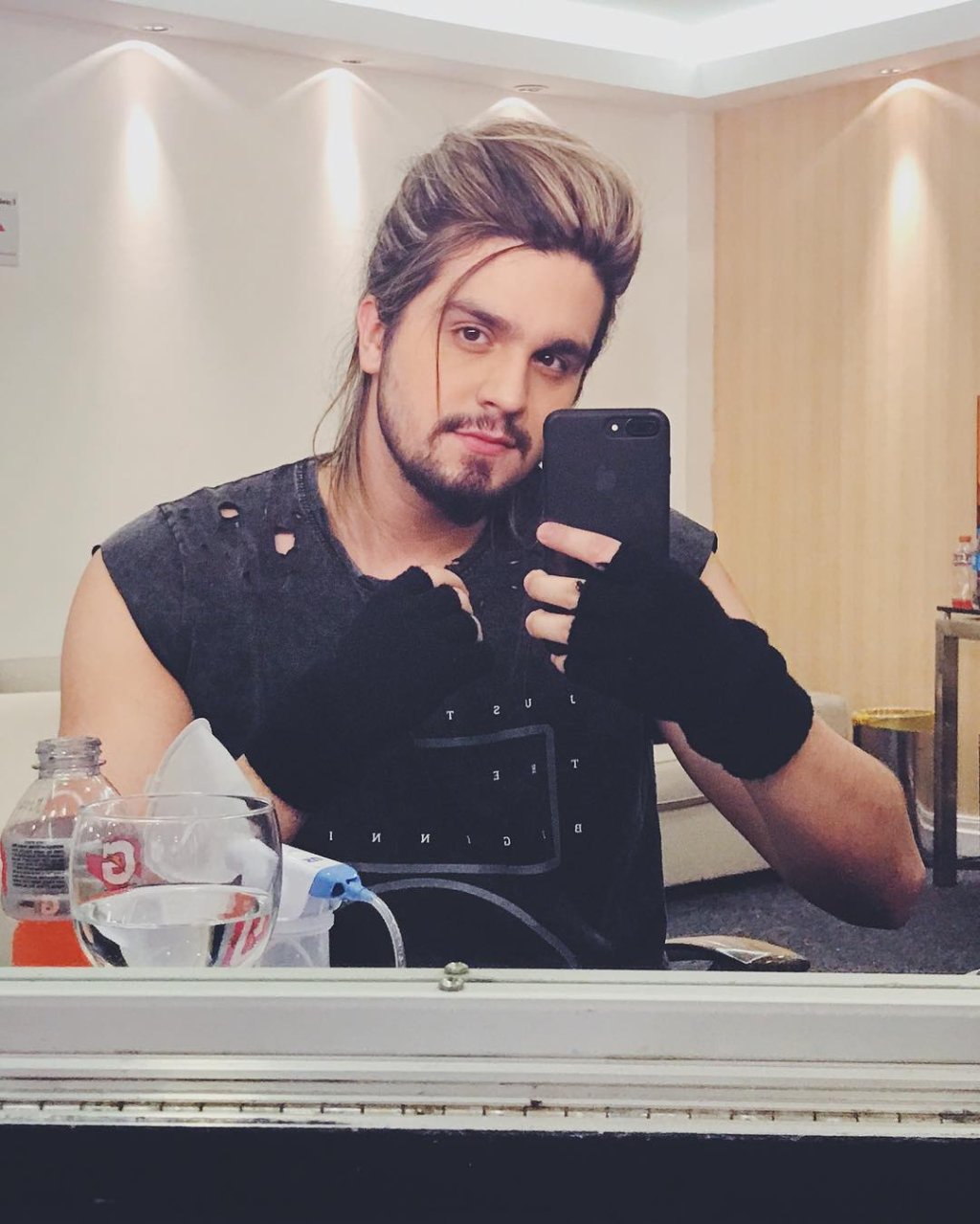 Luan Santana corta o cabelo: “Chegou sua hora meu companheiro”