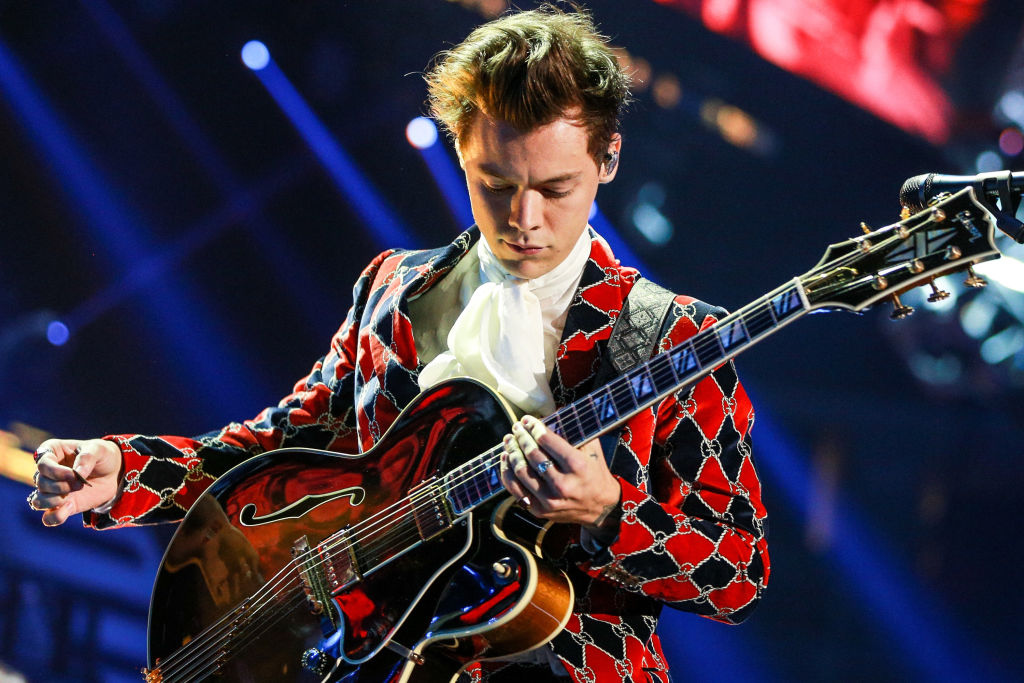 Harry Styles faz apresentação linda no iHeartRadio Music Festival