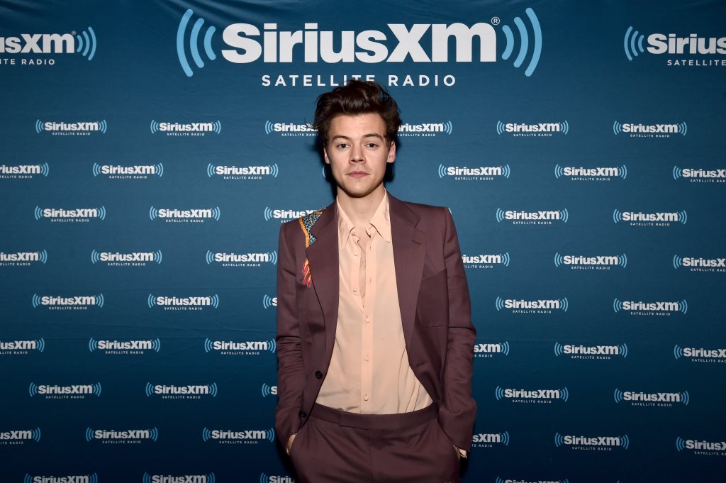 Harry Styles toca duas do One Direction em estreia da turnê