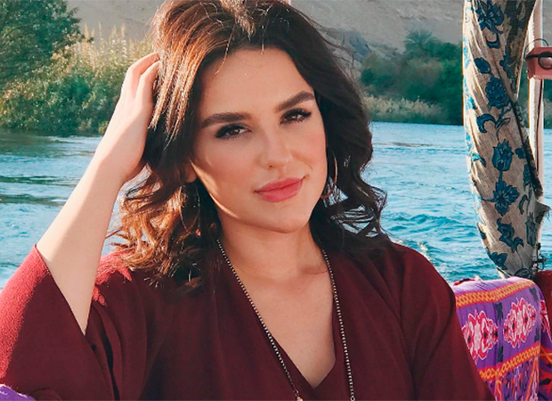 Kéfera aparece com o cabelo praticamente branco nas redes sociais