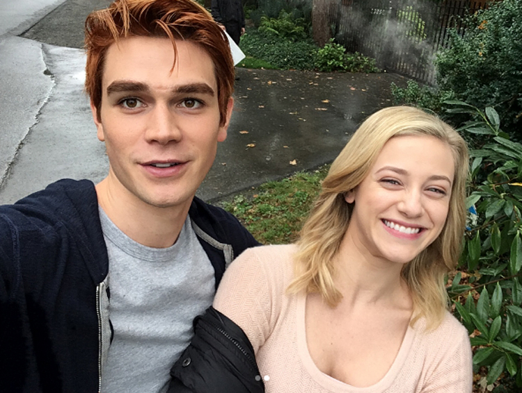 13 fotos dos bastidores da 2ª temporada de Riverdale