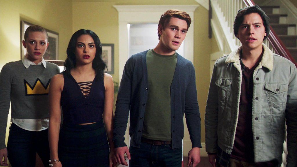 Ator de Riverdale sofre acidente de carro ao deixar set