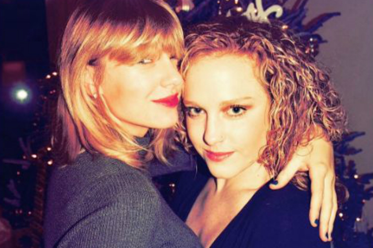 Taylor Swift prestigia casamento da best Abigail Anderson nos EUA