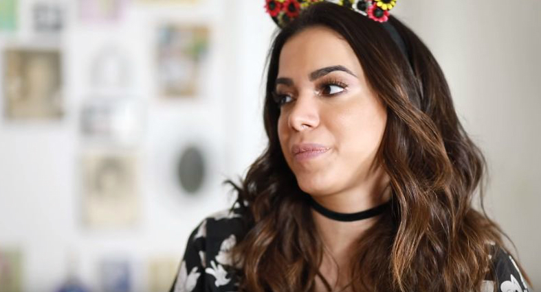 Anitta fala com Ewbank sobre casamento: “Não casaria na igreja”