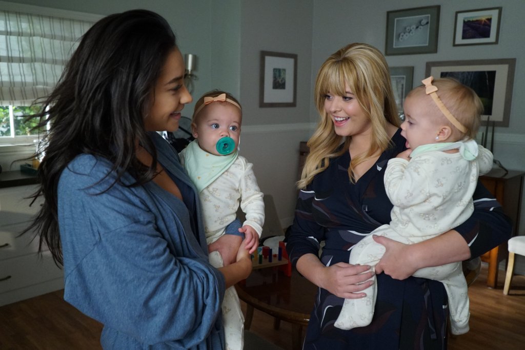 Alison e Emily vão continuar juntas no spinoff de PLL?