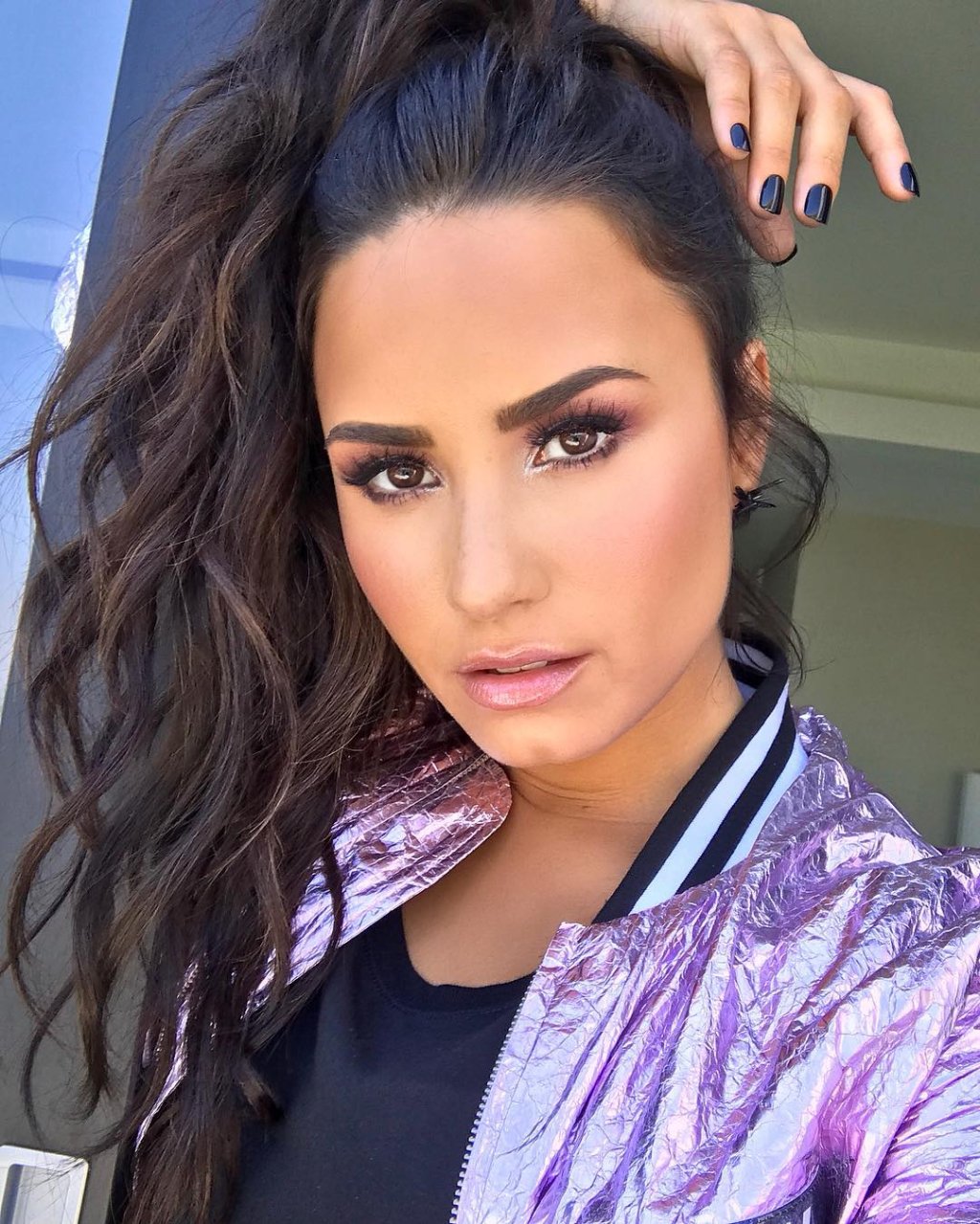 TMZ afirma que Demi Lovato ficou à beira da morte por causa de overdose