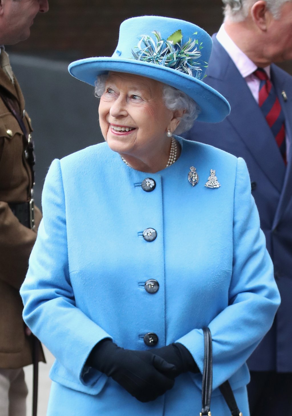 Rainha Elizabeth II vai parar de usar roupas feitas com pele de animal