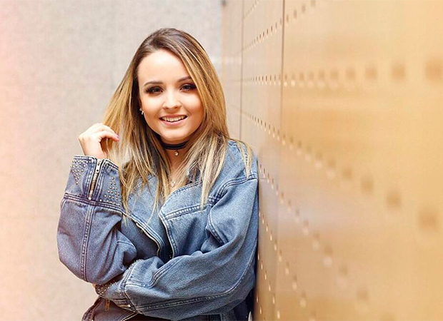 Azul, rosa, roxo… Larissa Manoela aparece com cabelo colorido