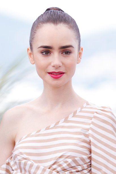 Lily Collins já revelou que, na adolescência, <a href="https://gutenberg.capricho.abril.com.br/beleza/lily-collins-fala-sobre-sobrancelhas-ser-diferente-e-lindo/">tinha muita insegurança em relação aos fiozinhos</a>. Ainda bem que hoje ela não se sente mais assim!